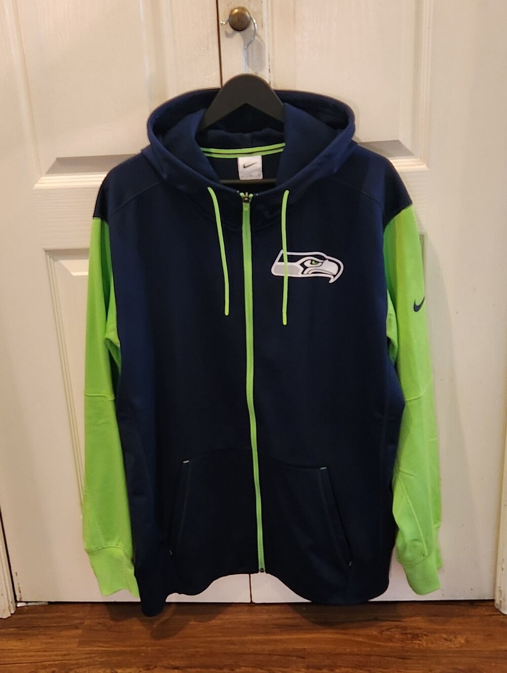 Nike Mens Seattle Seahawks Neon Hoodie (XL)🇺🇸
